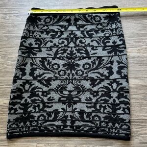⭐️  Forever 21 Black and grey knit pencil skirt size S
